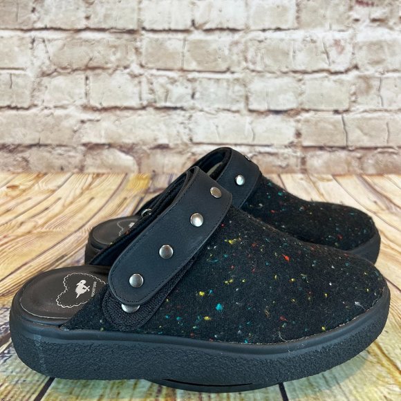 Rocket Dog Shoes - Rocket Dog Women's Studded Strap Flannel Platform Clogs Flats Sandals Size 9.5